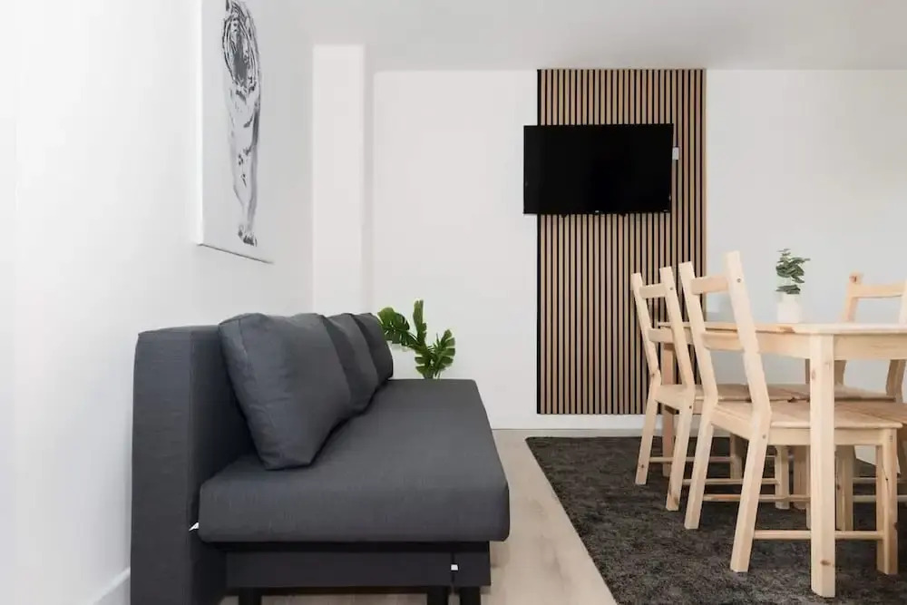 4 Bedrooms-2bath-free Parking