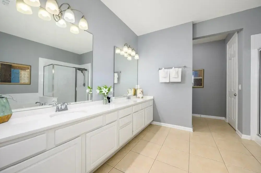 Newly Renovated Premium Condo, Vista Cay - 2002