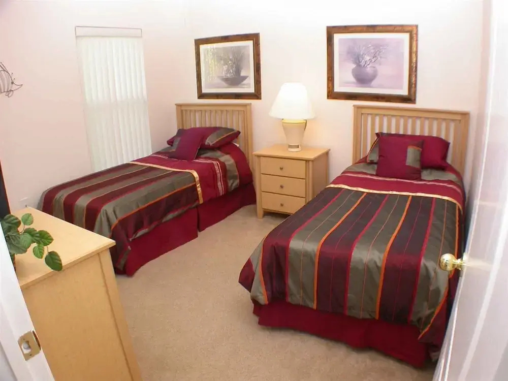 Luxury 4 Bedroom Villa With Large Private Pool and Deck Area - 526