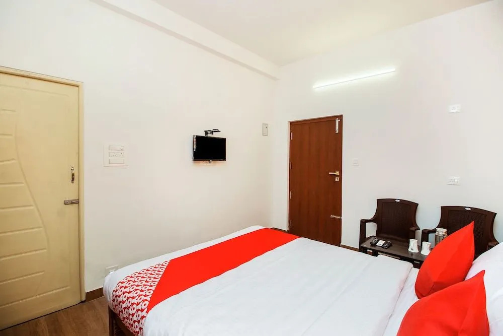Oyo 37217 Hotel Cresant Park