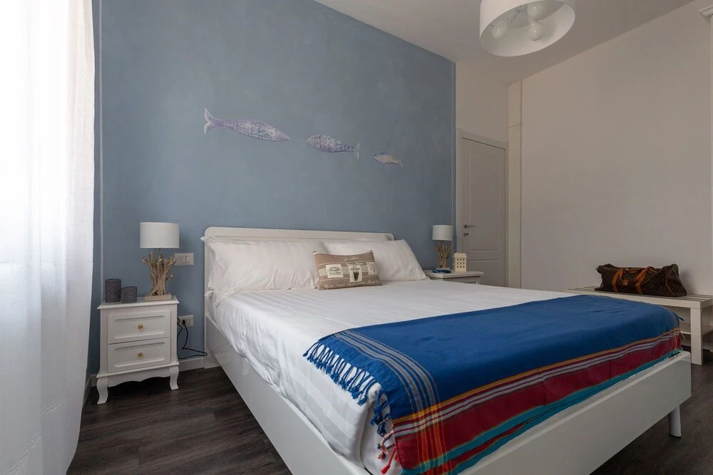 Maji Como Lake - Lake Como Historic Villa Apartments with Pool & Parking, 100m from Ferry & train