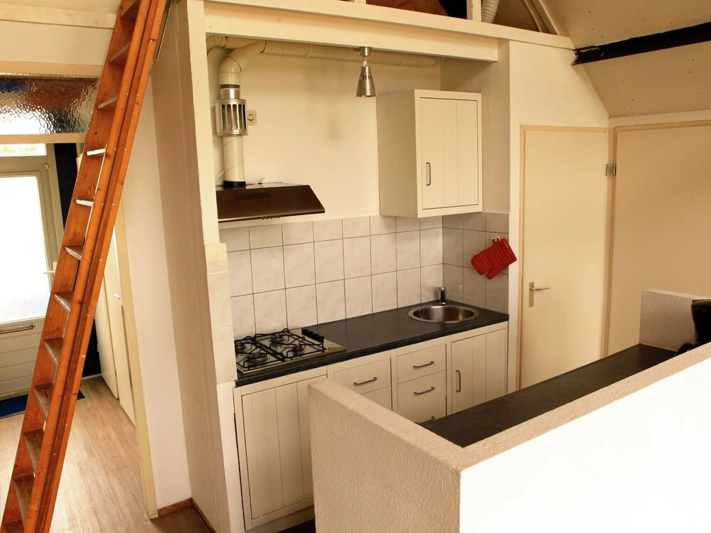 Cozy furnished house with a terrace, on a little beach
