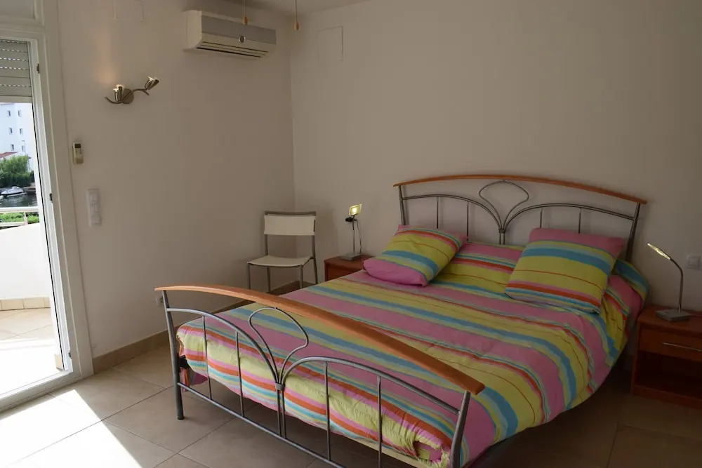 306-magnífica Casa con Piscina y Amarre