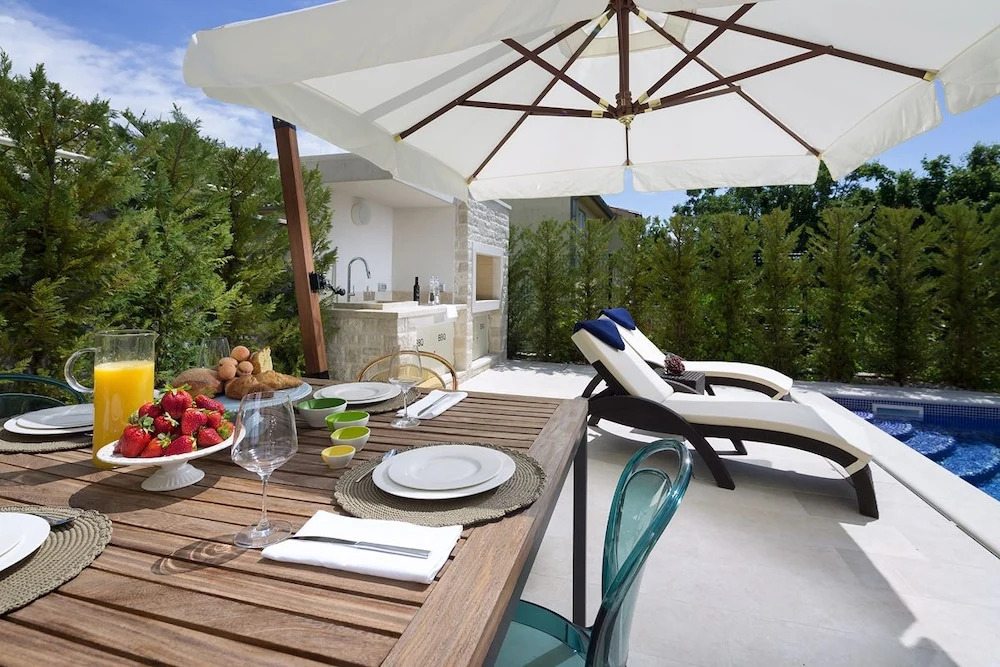 Villa Medea by HMZ Villas