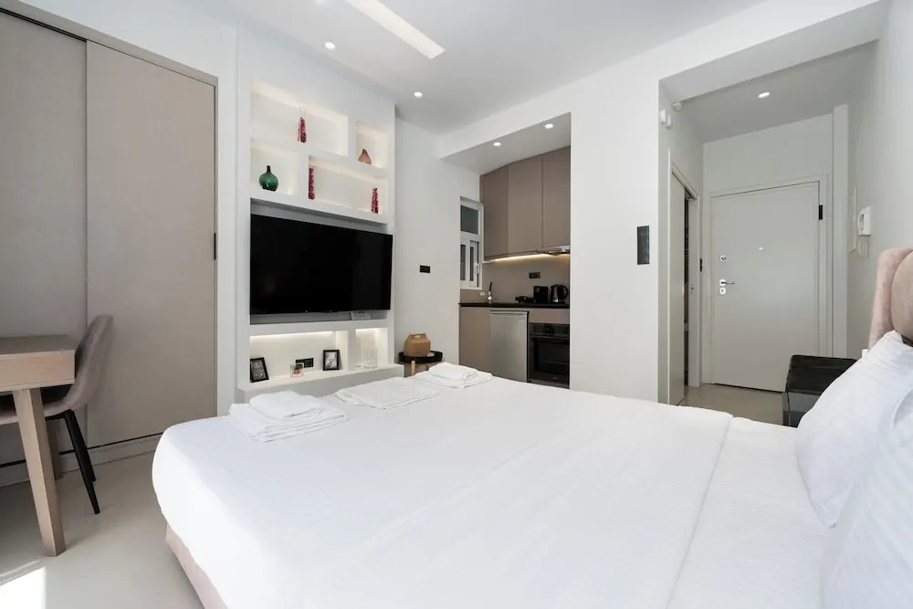 Minimal Studio with Balcony in Central Athens