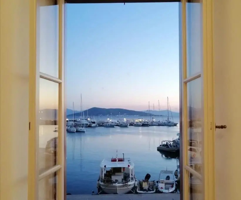 Aegina Port Apt 4