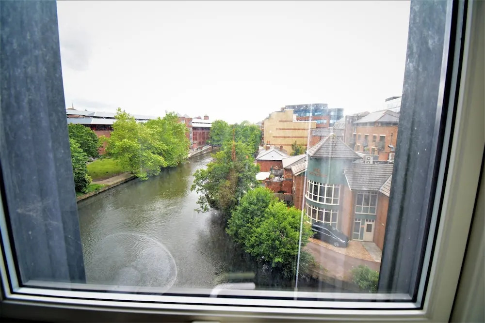 Kennet House Superior Serviced Apartment