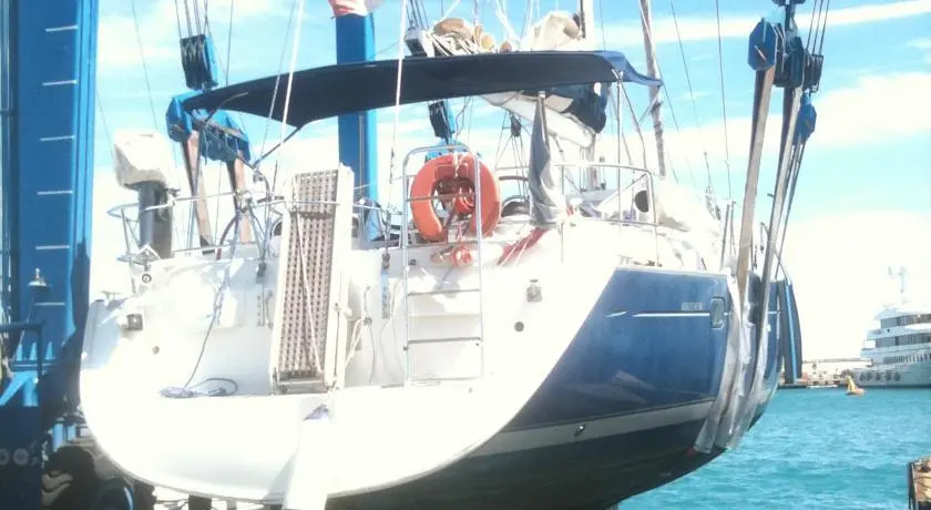 Cochiel Sail Yacht
