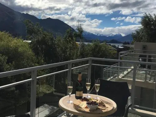 Central Luxury Apartment 205