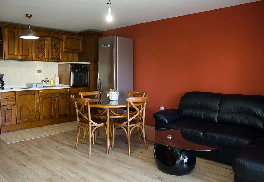 FM Premium 1-BDR Apartment with Parking Spot