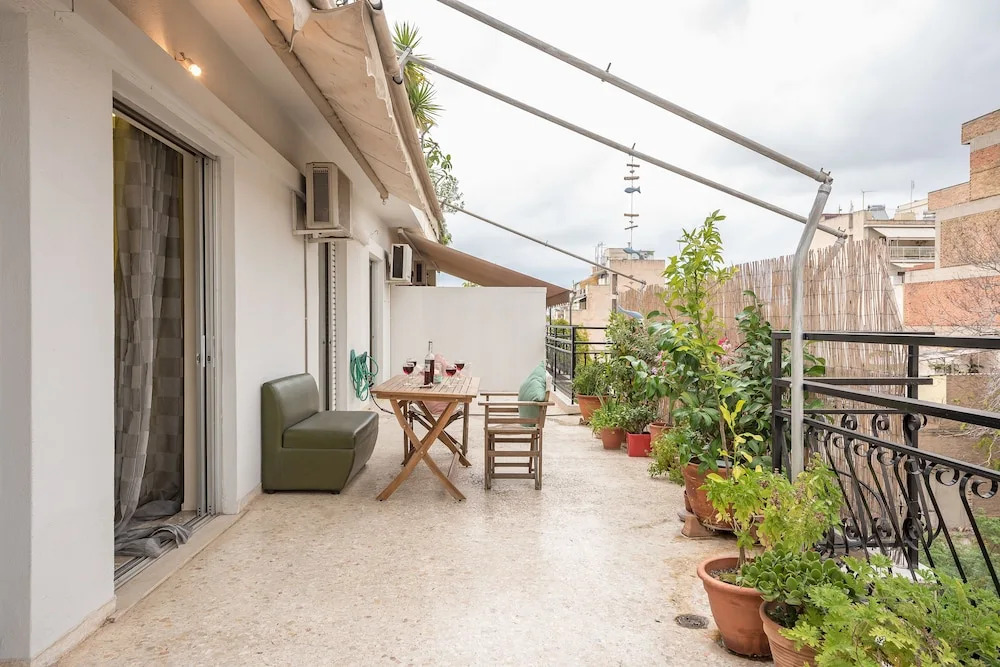 Keramikos Flower Power Residence