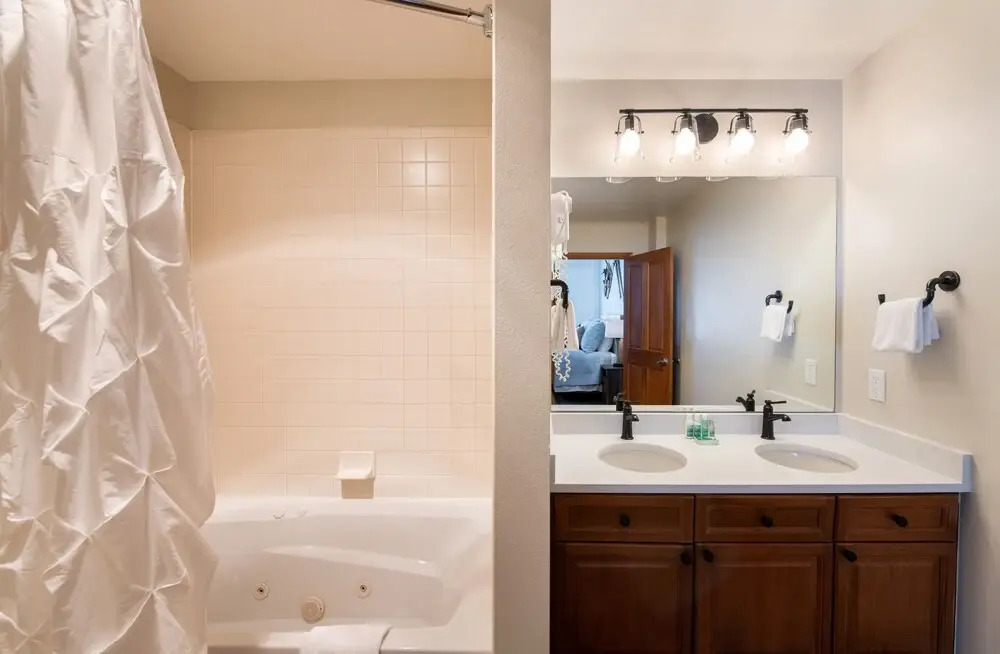 Zephyr Mountain Lodge, Condo , 7th Floor Forest and Slope View (Premium-Rated Condo 1705)