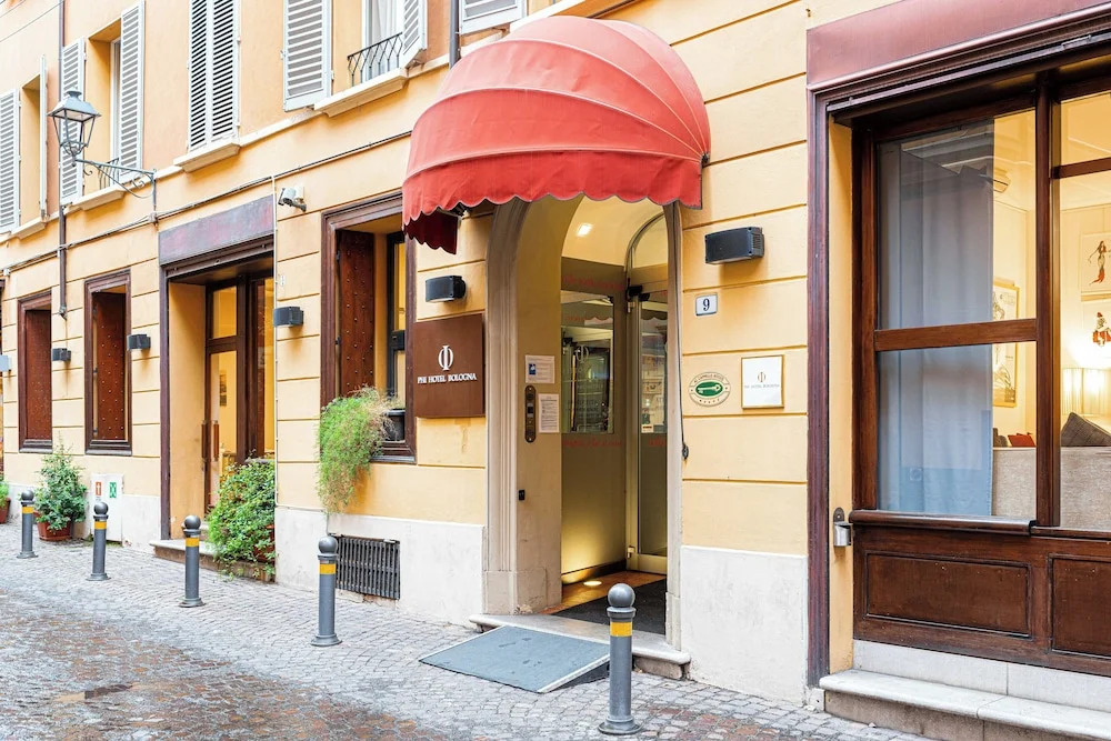 Al Cappello Rosso Suite Apartments