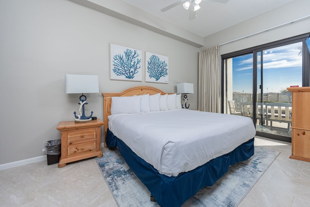 Phoenix Vi 6004 2 Bedroom Condo