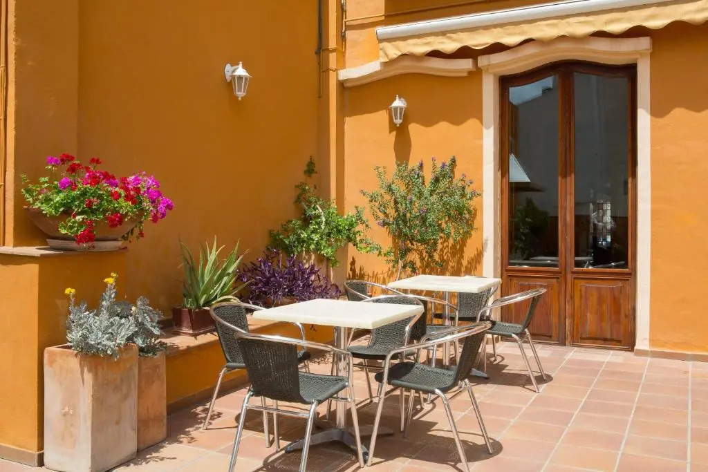 LAgora Hotel