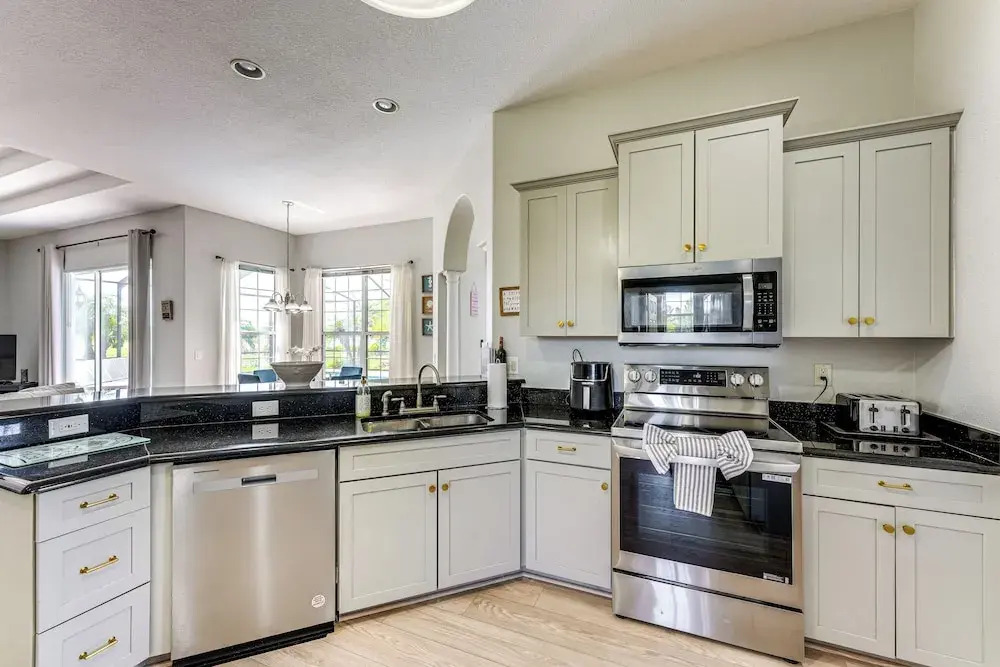Game, Swim & Unwind: Lakeside Retreat Near Disney