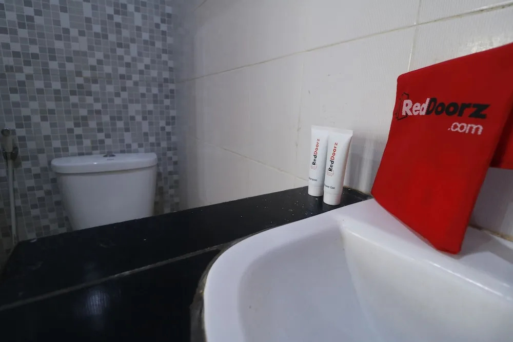 RedDoorz Plus @ Cakranegara