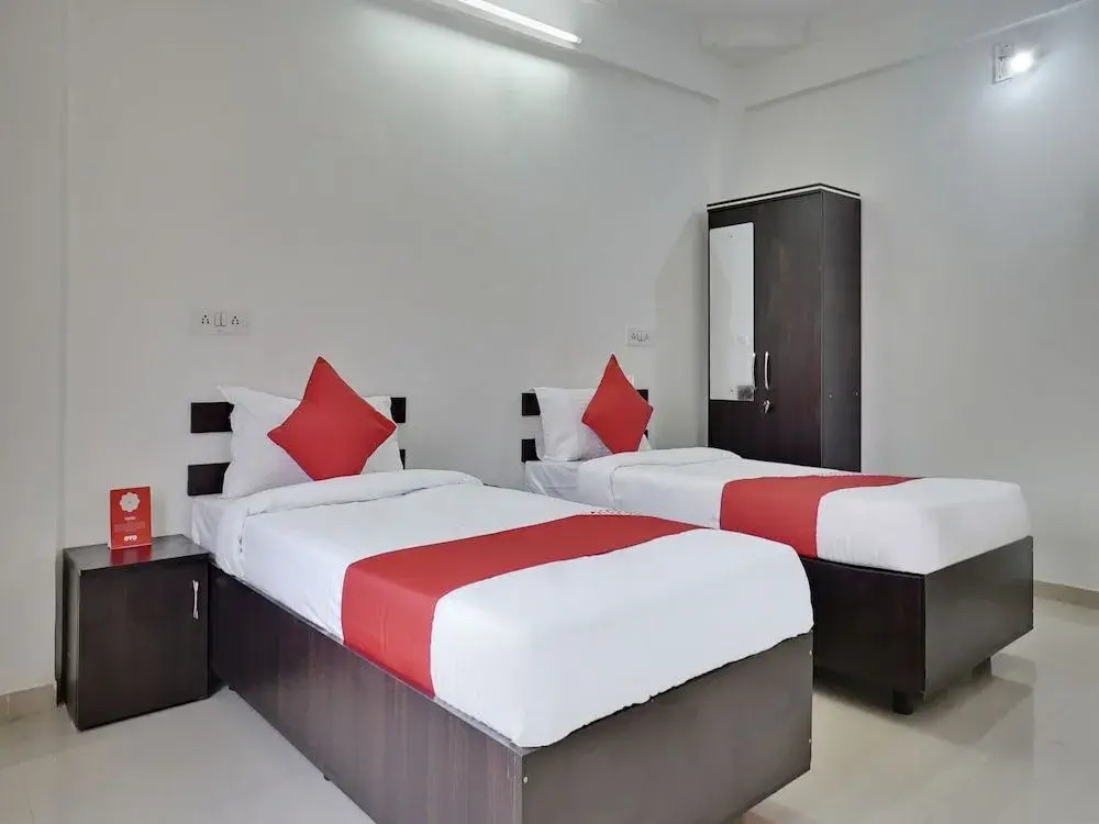 OYO 27821 Hotel Royal Inn Pune