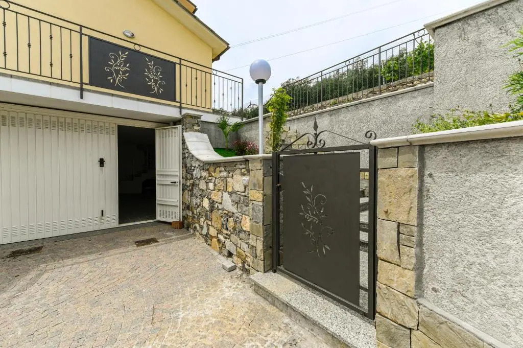 Villa Mimosa Diano Marina: exclusive use villa, garden, barbecue, 3 bedrooms and 3 bathrooms