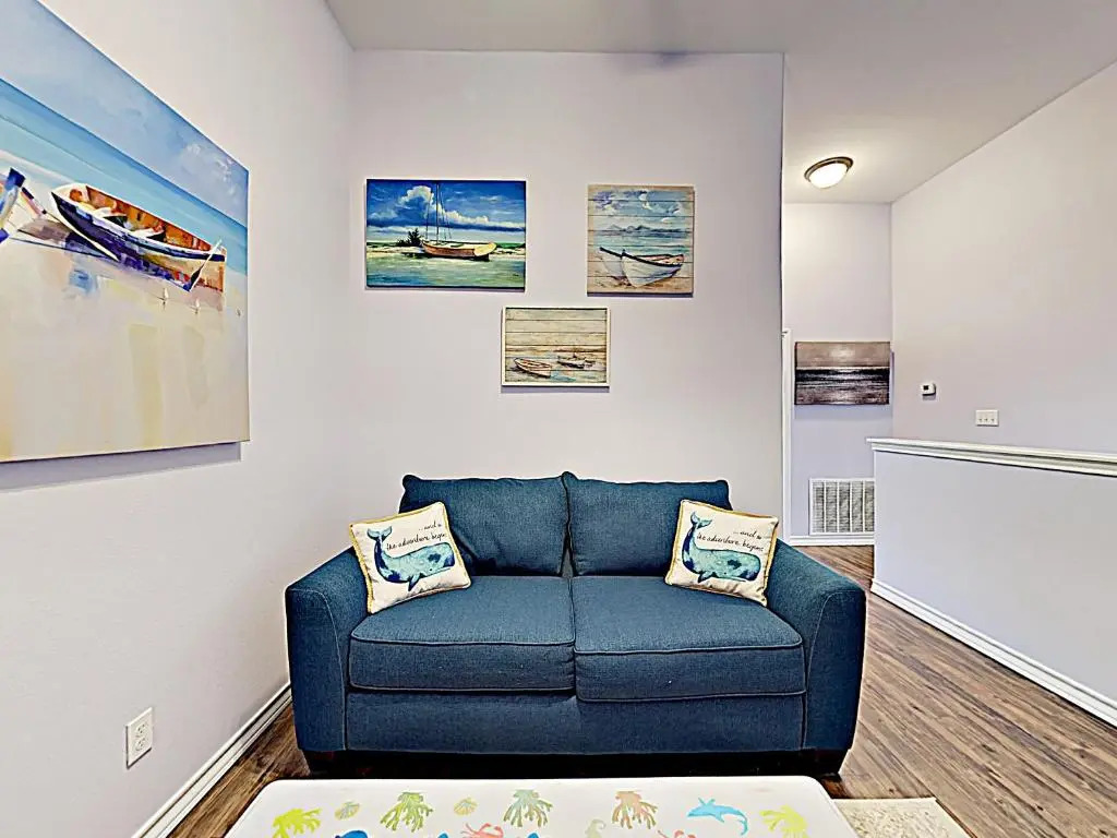 BC207 Beautifully Decorated Townhome, Heated Pool, 1 Minute to Beach