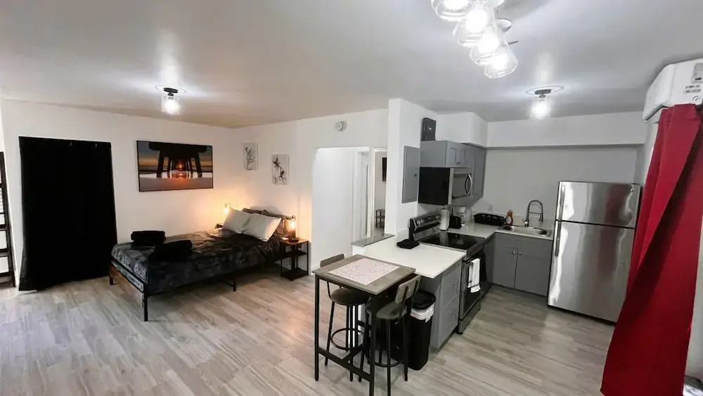 Upper East Side Renovated Studio Free Parking
