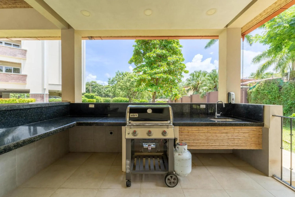 Condo for up to 4 guest in a resort-like community, just steps form the beach