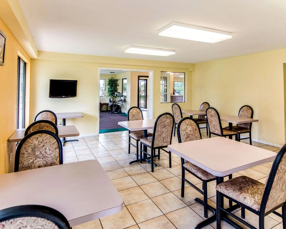 Rodeway Inn & Suites Highway 290 Northwest