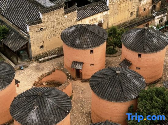 Longquan Moshangguiren Homestay (Baoxi Scenic Area)