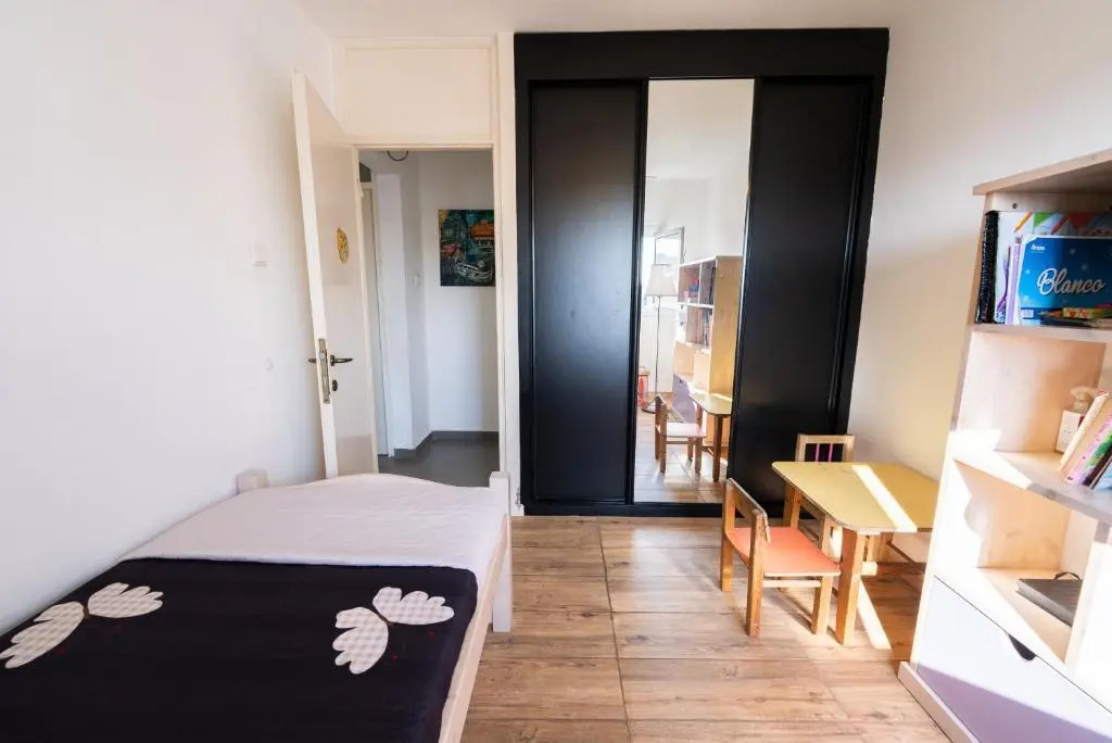 First Luxury suite 3 min from TLV (MAX 9 People)