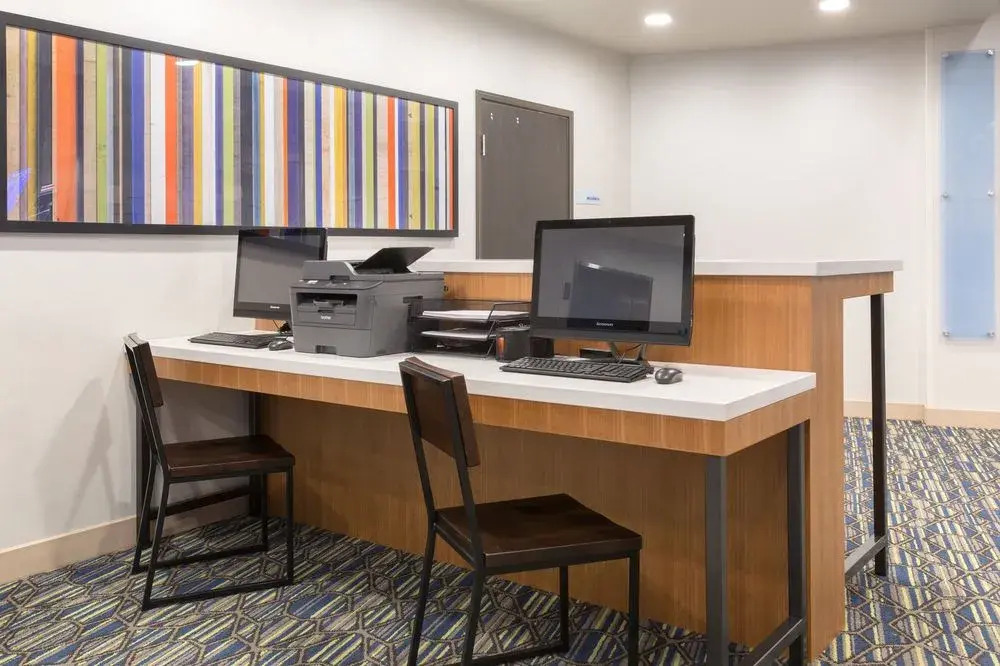 Holiday Inn Express & Suites Lincoln