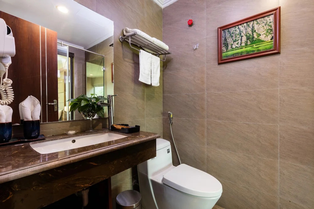 Liberty Hall Tam Coc Hotel & Villa