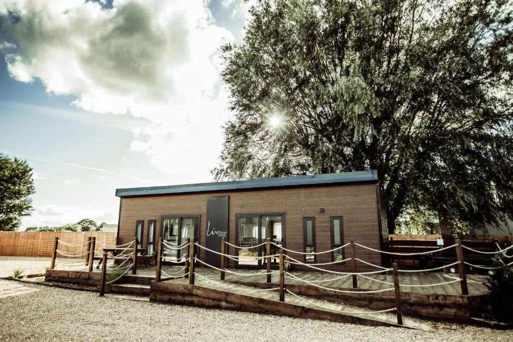 Black Bull Retreat, Barmston with Private Hot Tubs