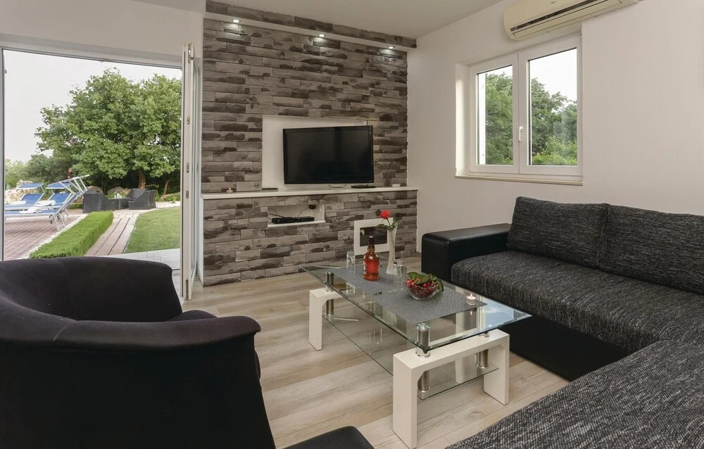Amazing Home In Kastel Novi