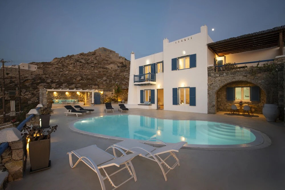 Serene Villa by Stylish Stays