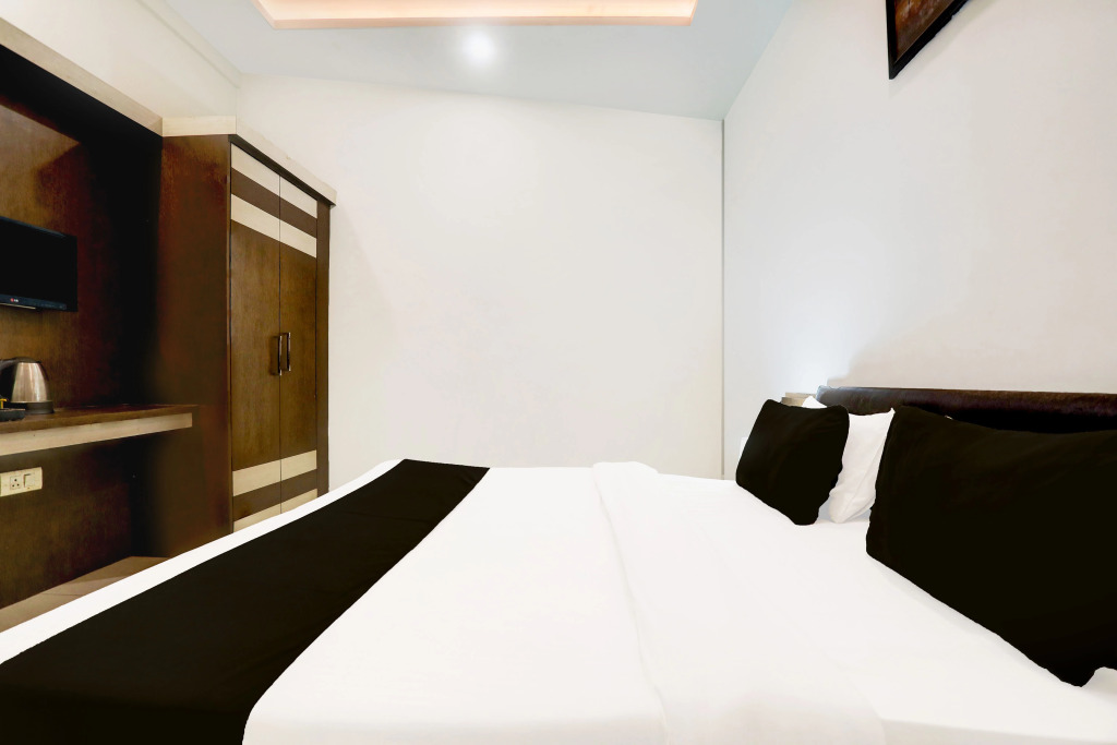 OYO 10454 Hotel Riviera