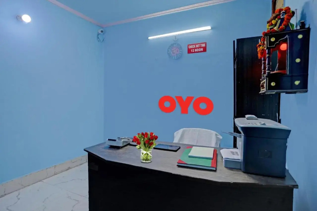 OYO Flagship 70155 Royal Stay