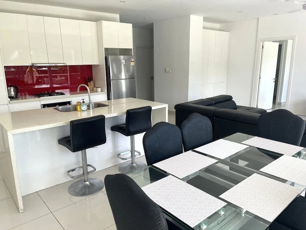 Seabeds 3 Bedroom Beachside Apartment Home