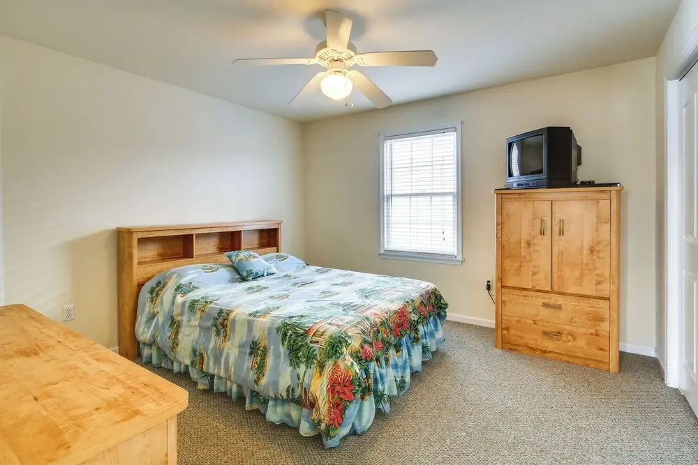 Walk to Beach: Wildwood Apt w/ Balcony!