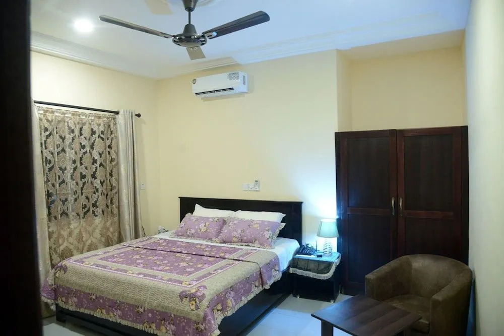 Target Hill Hotel