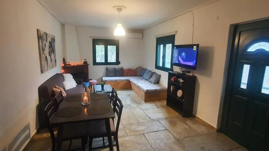 Cheerful 3 bedroom house with open fireplace