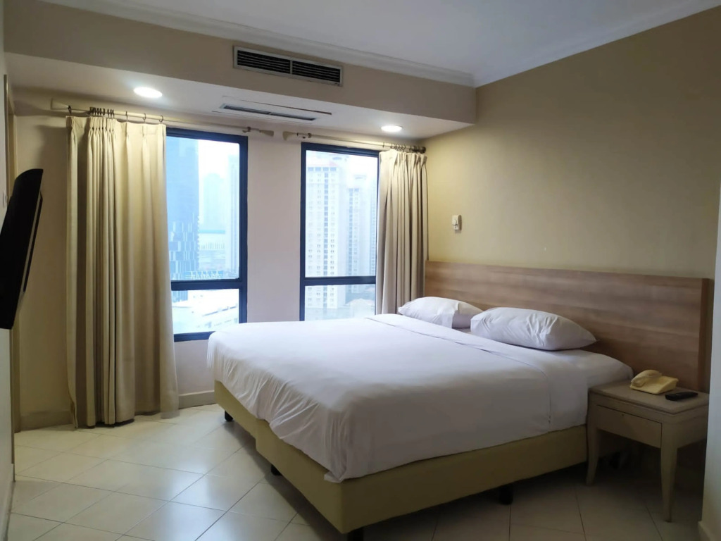Grand Tropic Suites Hotel