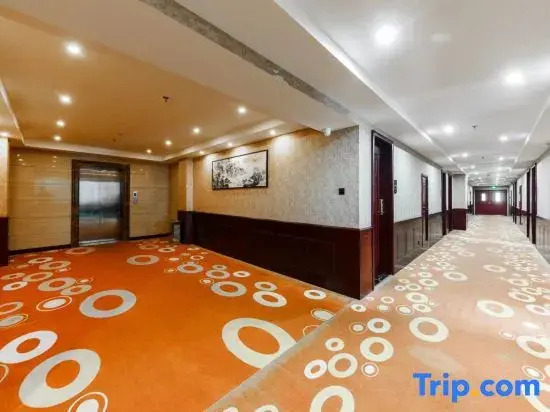 Tingmei Hotel (Nanyang Road Xinglongpu Subway Station)