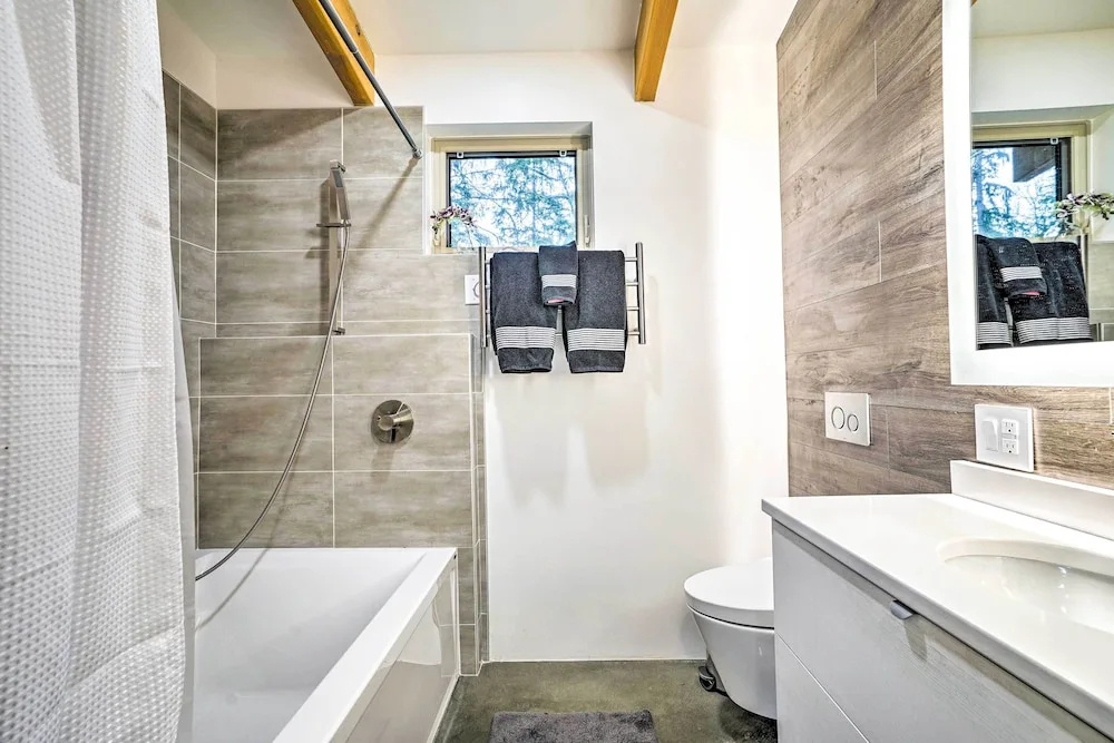 Heated Swim Spa! 15-Acre Cabin on Skykomish River