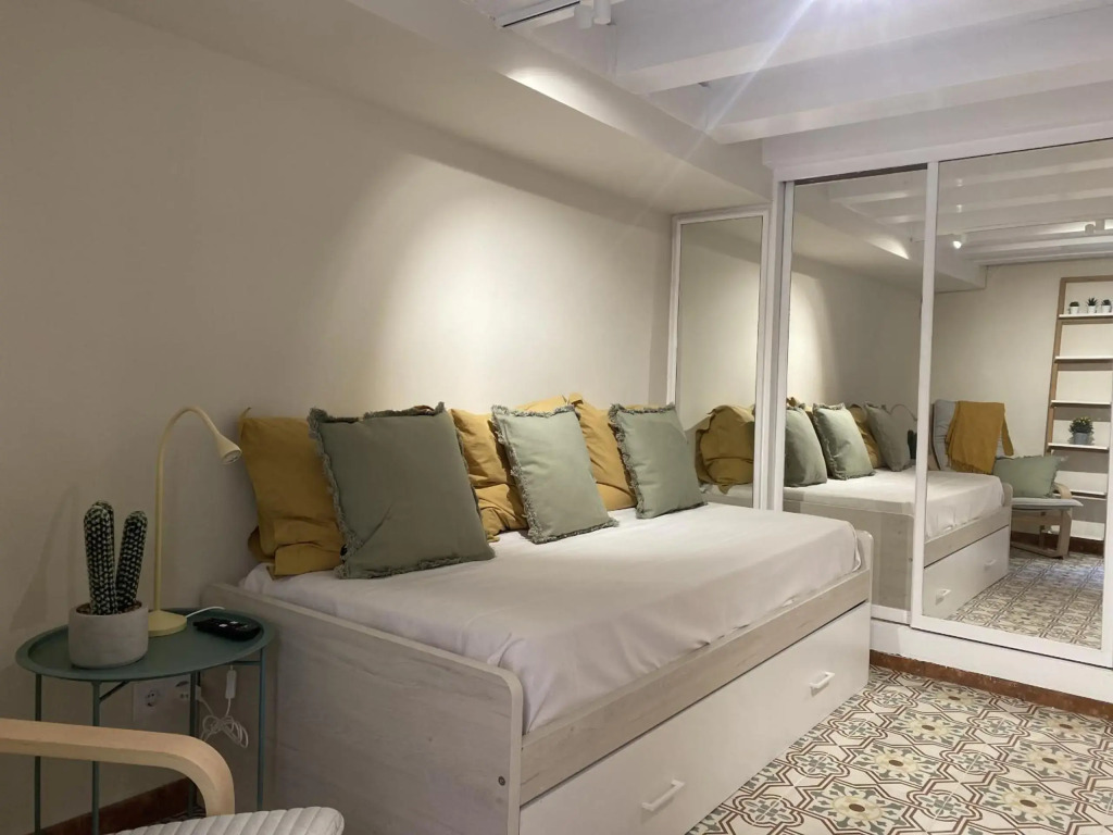 TH143 Studio Old Town