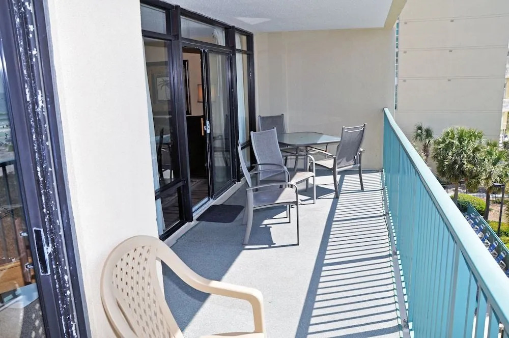 Verandas 305 3 Br condo by RedAwning