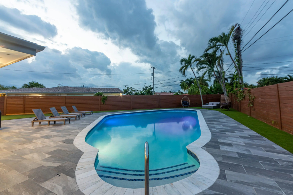 Cozy New Villa w/Cool Cabana+Fire Pit & Games