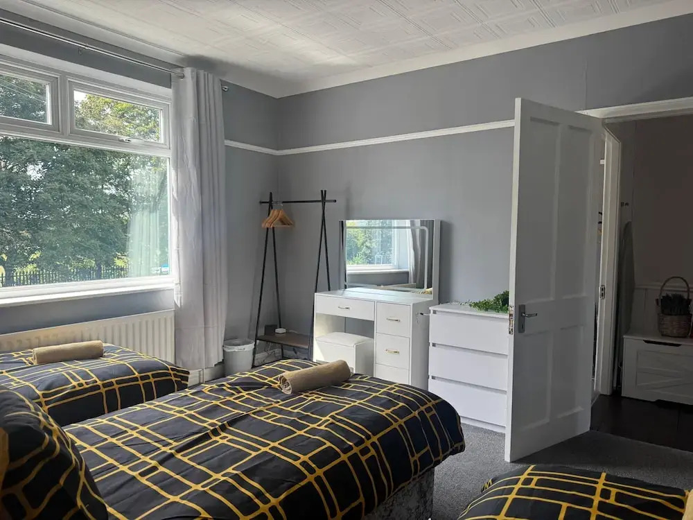 Apt-sleeps 6-parking-ideal for Contractors-garden