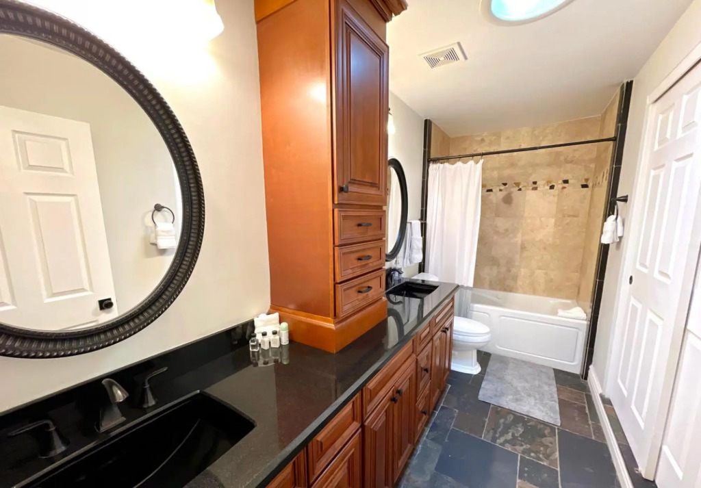 The Scott With Heated Pool by Homeslice Stays