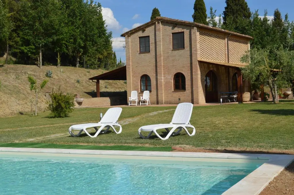 Cottage With Private Swimming Pool