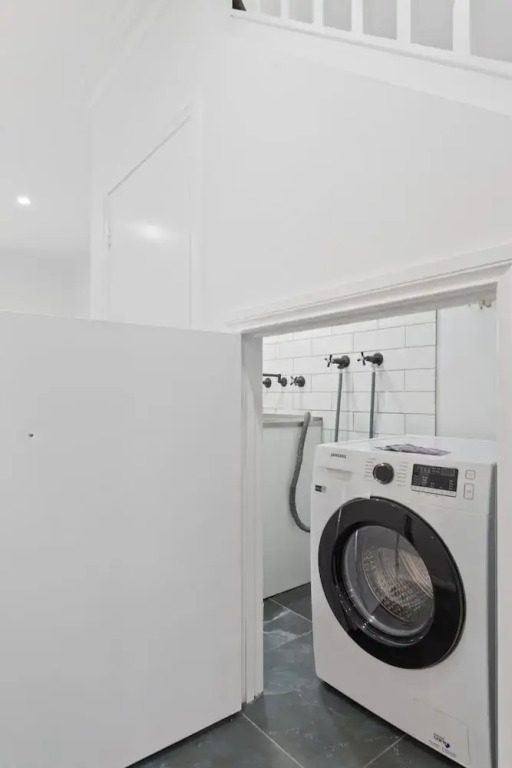 Sleek 2-bed Terrace Near Local Parks